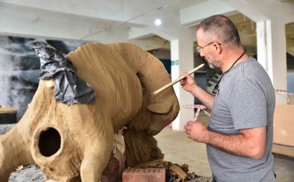 Eserler Şeki̇llenmeye Devam Edi̇yor