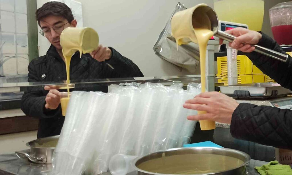 Eski̇şehi̇rde Havalar Bi̇rden Soğudu Boza Satışları Arttı