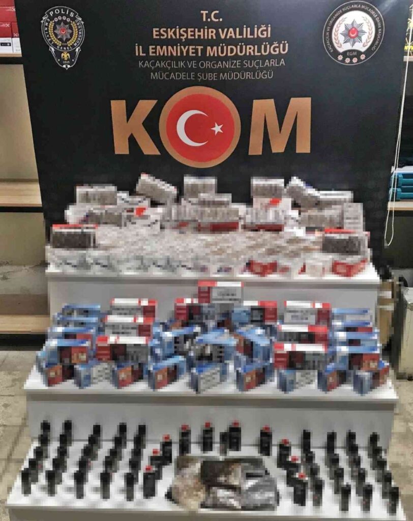 Eski̇şehi̇rde Kaçakçılık Operasyonu: 5 Gözaltı