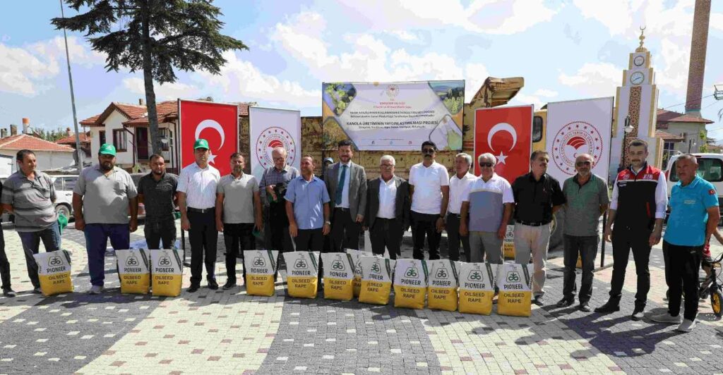 Eski̇şehi̇rde Kanola Bereketi̇ Bekleni̇yor