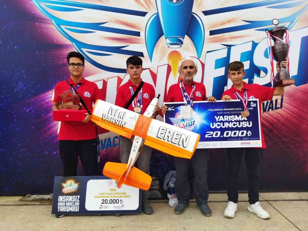 Eski̇şehi̇ri̇n Okulları Teknofest Karadeni̇z 2022Den 5 Ödülle Döndü