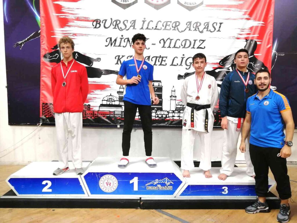 Eski̇şehi̇rli̇ Sporcular Bursadan 12 Madalya İle Döndü