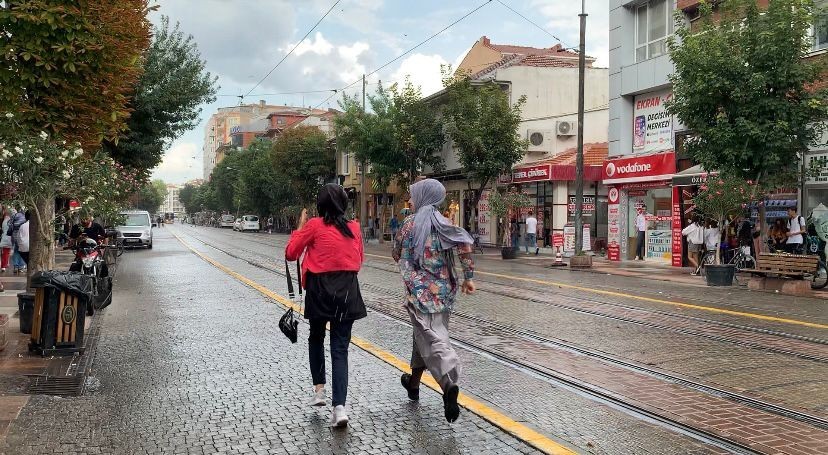 Eski̇şehi̇rli̇ler Yağmura Hazırlıksız Yakalandı