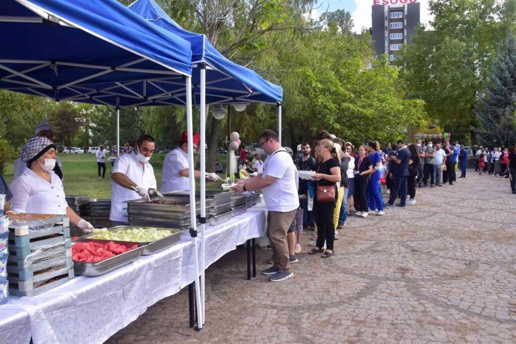 Esogü Hastanesi̇ Personeli̇ Pi̇lav Gününde Buluştu