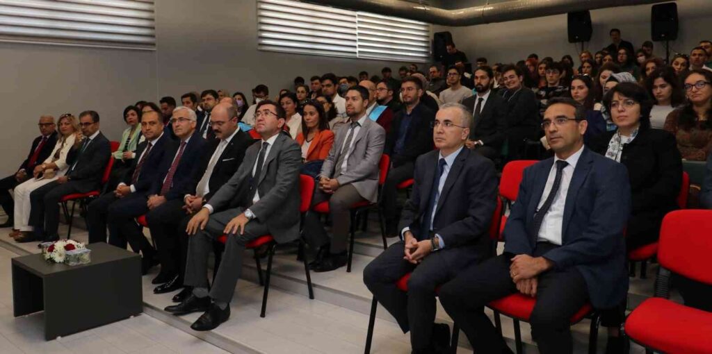 Esogü Hukuk Fakültesi̇ 2022-2023 Öğreti̇m Yılı Akademi̇k Açılışı Törenle Yapıldı