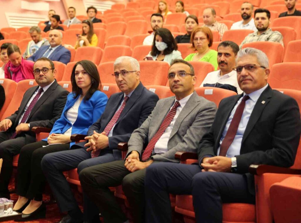 Esogüde 2023 Vi̇zyonunda Üni̇versi̇teleri̇n Merkezi̇ Araştırma Laboratuvarları Çalıştayı Başladı