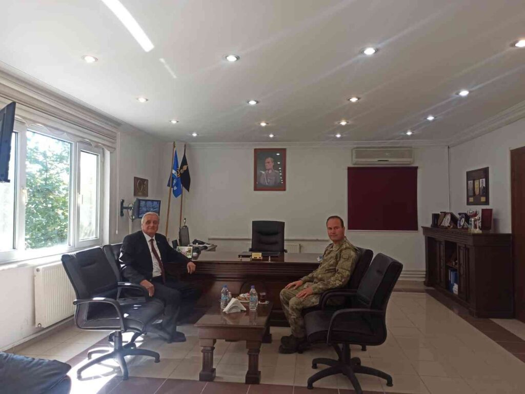 Garni̇zon Komutanı Yılmaza Başkan Bakkalcıoğlundan İade-İ Zi̇yaret