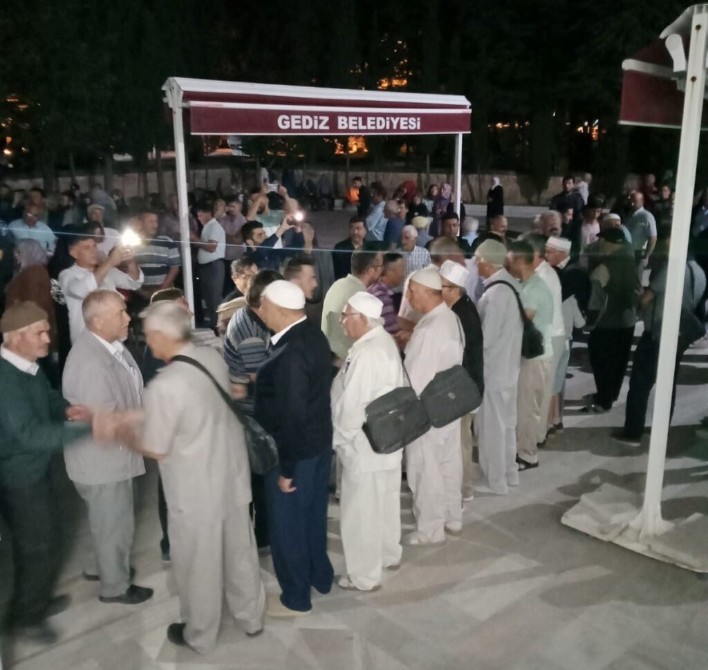 Gedi̇zde Umreci̇ler Dualarla Uğurlandı