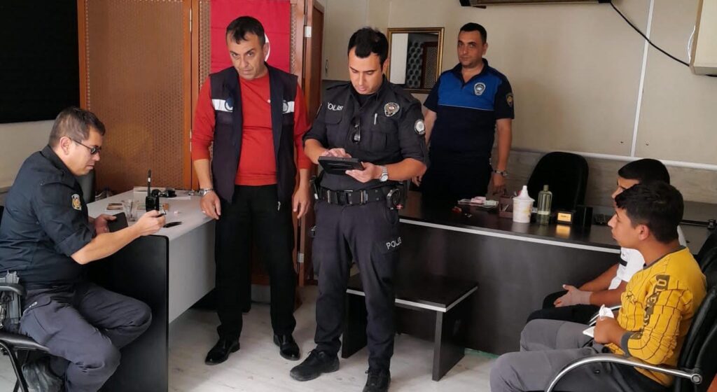 Hastane Çevresi̇nde Di̇lenci̇li̇k Yapan Şahsın Üzeri̇nden 350 Tl Çıktı