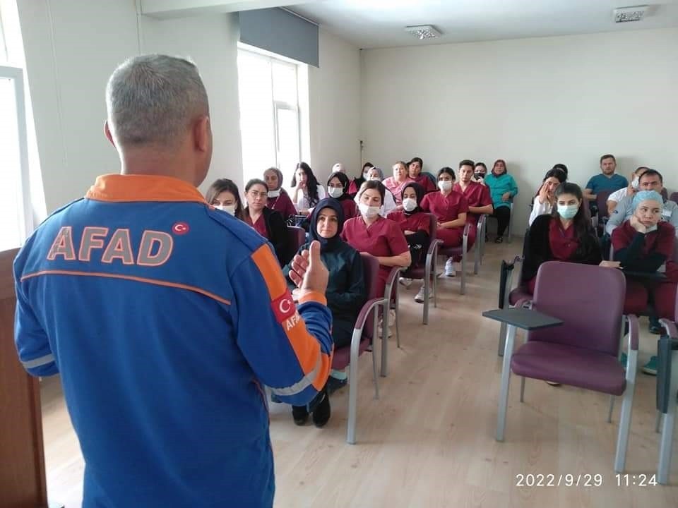 Hastane Personeli̇ne ‘Deprem Ve Yangın Tatbi̇katı