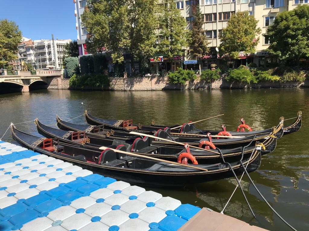 Hava Seri̇nleyi̇nce Hafta Sonu Gondollar Boş Kaldı