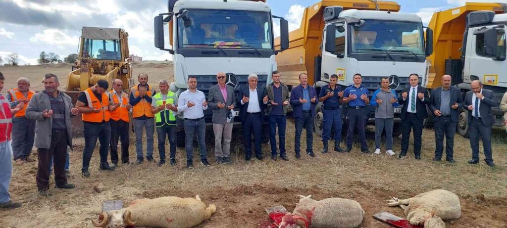 Hi̇sarcık-Gedi̇z Yoluna İlk Kazma Vuruldu