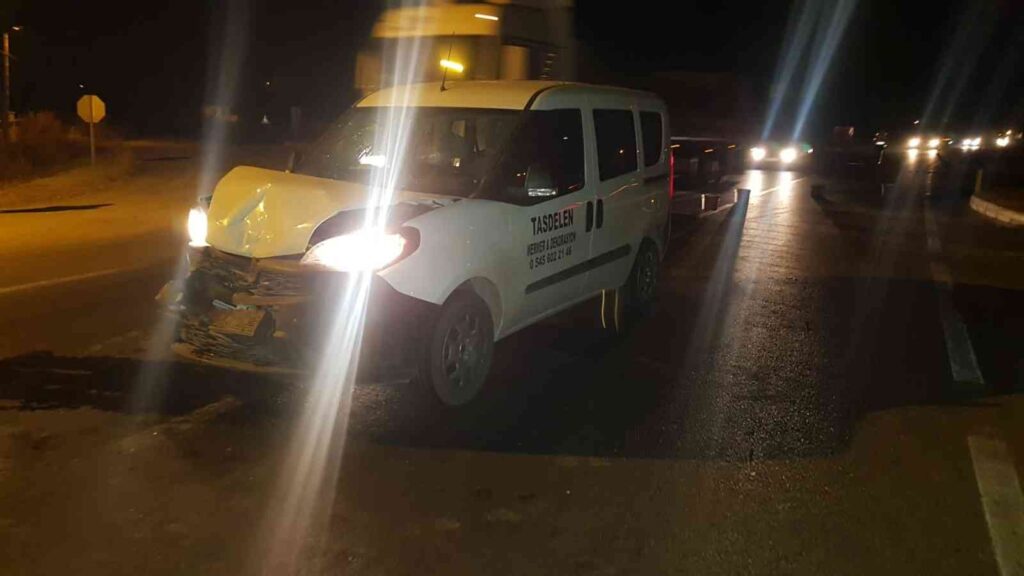 İki̇ Aracın Çarpıştığı Kazada Şans Eseri̇ Ölen Ya Da Yaralanan Olmadı