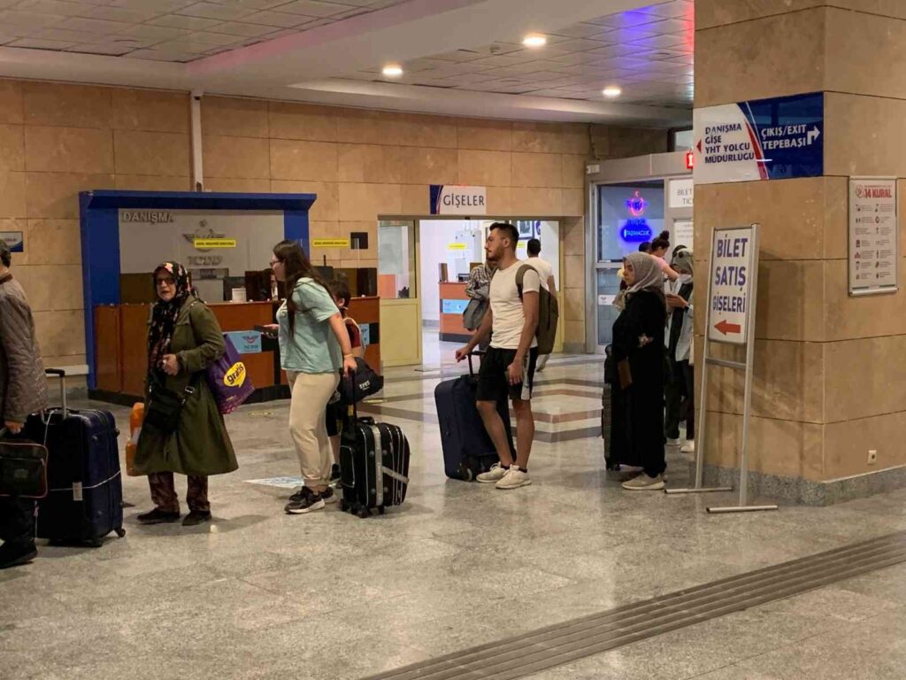 İlk Defa Koyulacak Olan Eski̇şehi̇r-İstanbul Seferi̇nden Vatandaş Mutlu