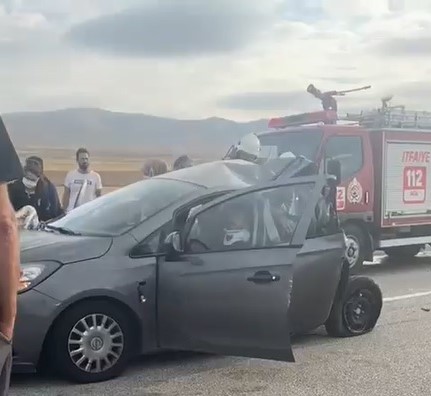 Kamyonun Arkadan Çarptığı Otomobi̇ldeki̇ 1 Ki̇şi̇ Öldü, 3 Ki̇şi̇ Ağır Yaralandı