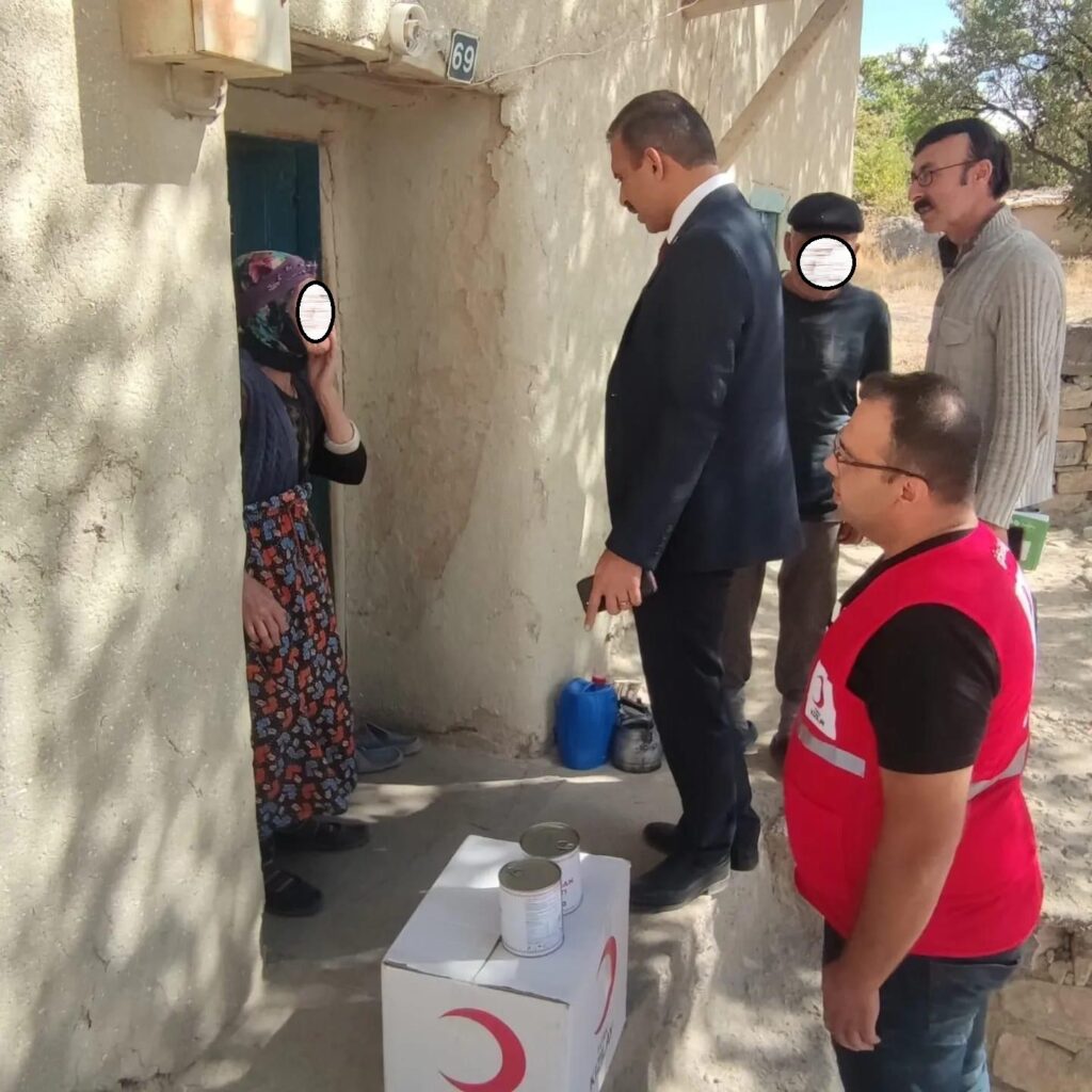 Kaymakam Demi̇rbi̇lek Yoksul Vatandaşlara Erzak Dağıttı