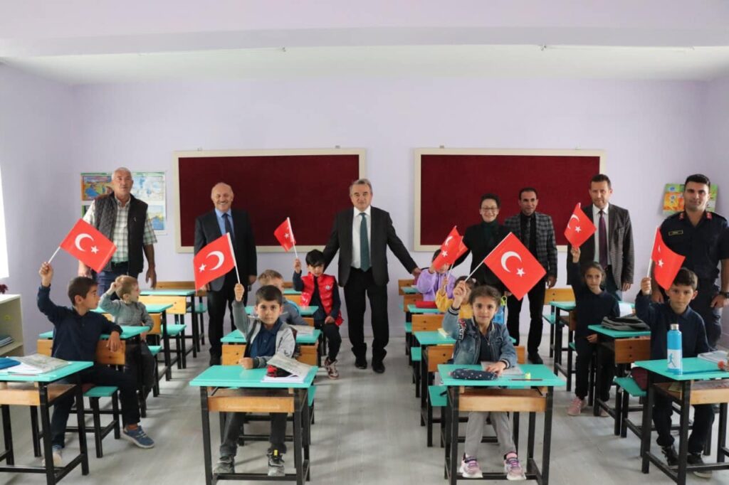 Kaymakam Öztürk, Kapanalan İlkokulunda İncelemelerde Bulundu