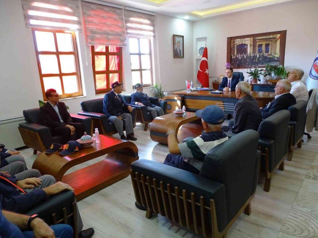 Kaymakam Tosun: ”Şehi̇t Ai̇leleri̇mi̇zi̇n Ve Kahraman Gazi̇leri̇mi̇zi̇n Her Zaman Yanındayız”