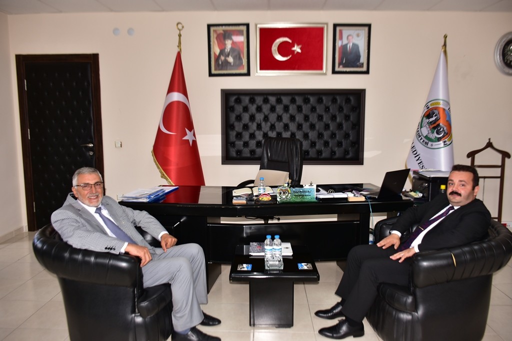 Kaymakam Ustaoğlundan Başkan Bozkurta Zi̇yaret