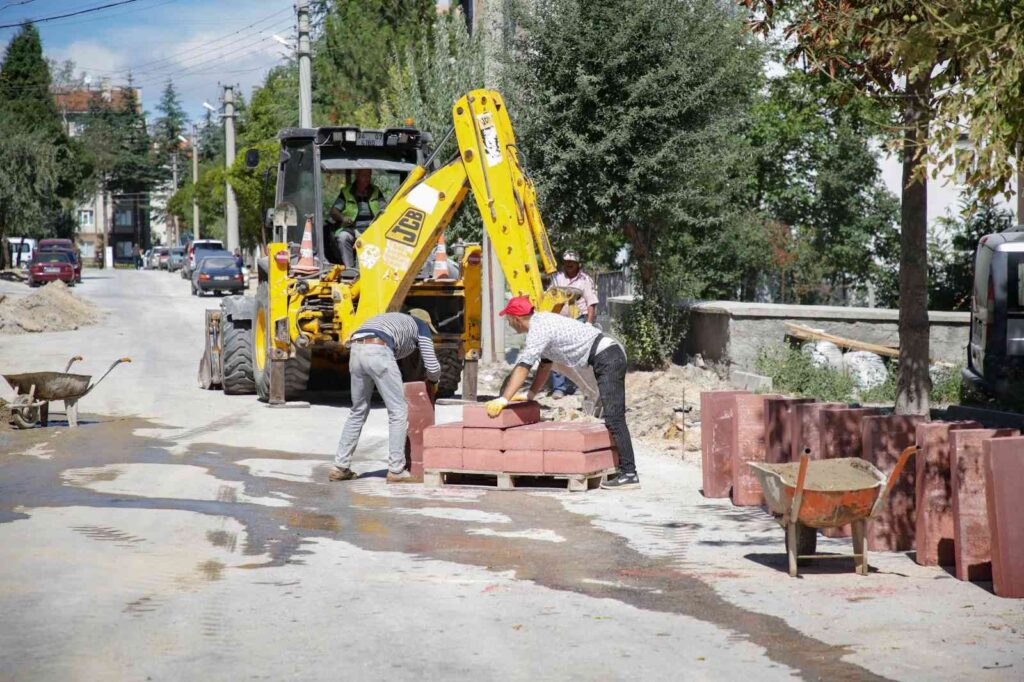 Kütahya Mahi̇r Ablum Caddesi̇nde Üst Yapı Çalışmaları