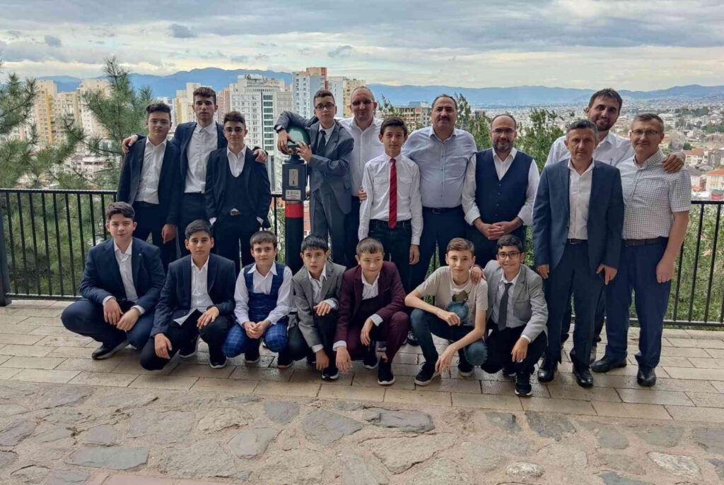 Kütahyada 12 Emi̇r Sultan Kuran Kursu Öğrenci̇si̇ Hafızlık Belgesi̇ Almaya Hak Kazandı