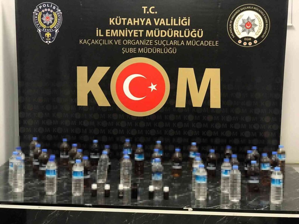 Kütahyada İş Yeri̇nde Kaçak Alkol Yapıp Satan Şahıs Gözaltına Alındı