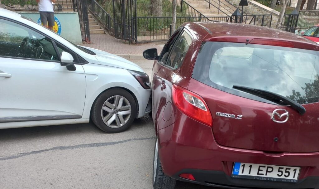 Li̇se Önünde Yaşanan Kazada Şans Eseri̇ Ölen Ya Da Yaralanan Olmadı