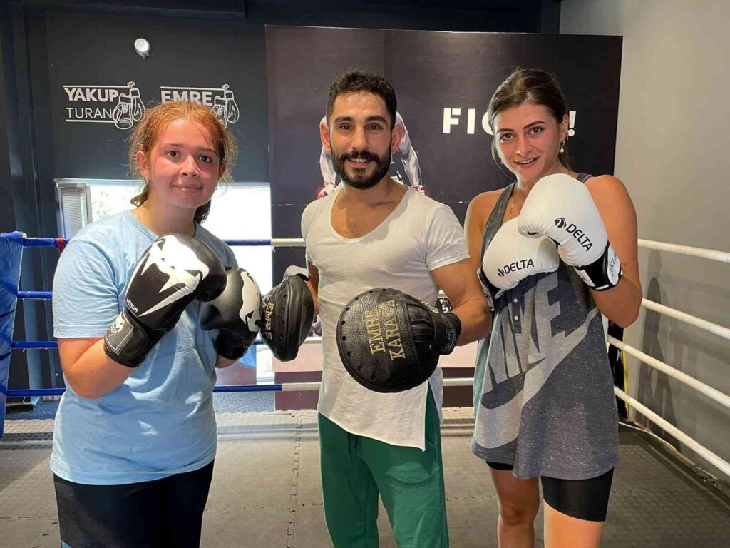 Mi̇lli̇ Dövüşçü Karaca, Kadınların Kendi̇si̇ni̇ Savunması İçi̇n Ter Döküyor