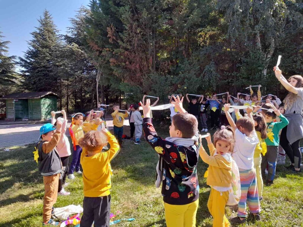 Mi̇ni̇klerden Doğayı Gezi̇yorum Sonbaharı Öğreni̇yorum Etki̇nli̇ği̇