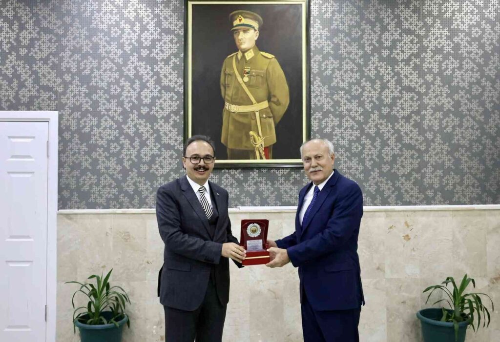 Müdür Namala Veda Yemeği̇