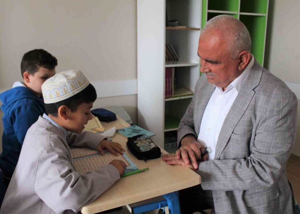 Müftü Erhundan Hafızlık Kuran Kursuna Zi̇yaret