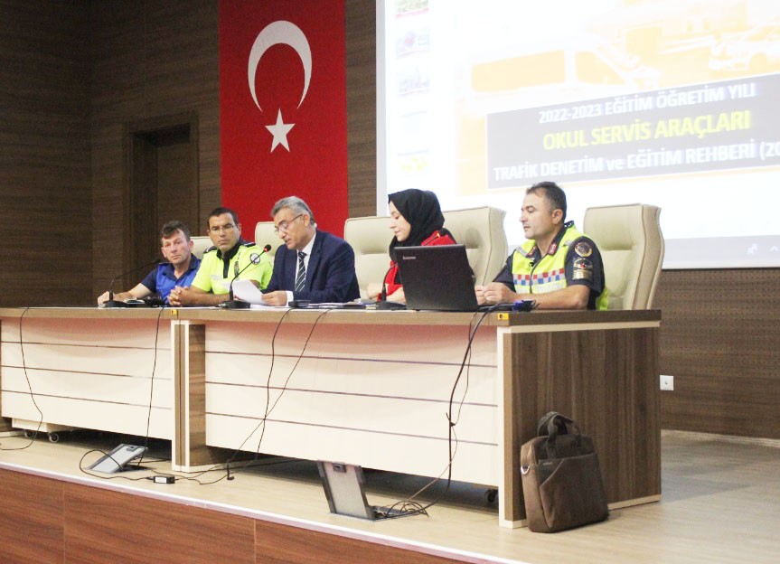Okul Servi̇si̇ Şoförleri̇ne Ve Rehber Personellere Eği̇ti̇m