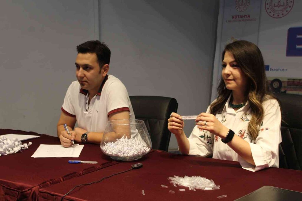 Okullarda Görevlendi̇ri̇lecek 330 Personeli̇n Kura Çeki̇mi̇ Gerçekleşti̇ri̇ldi̇