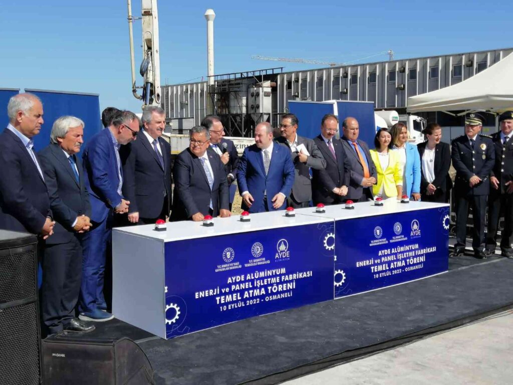 Osmaneli̇ İlçesi̇nde İki̇ Yeni̇ Yatırım İle Bi̇n 500 Ki̇şi̇ye İş İmkânı