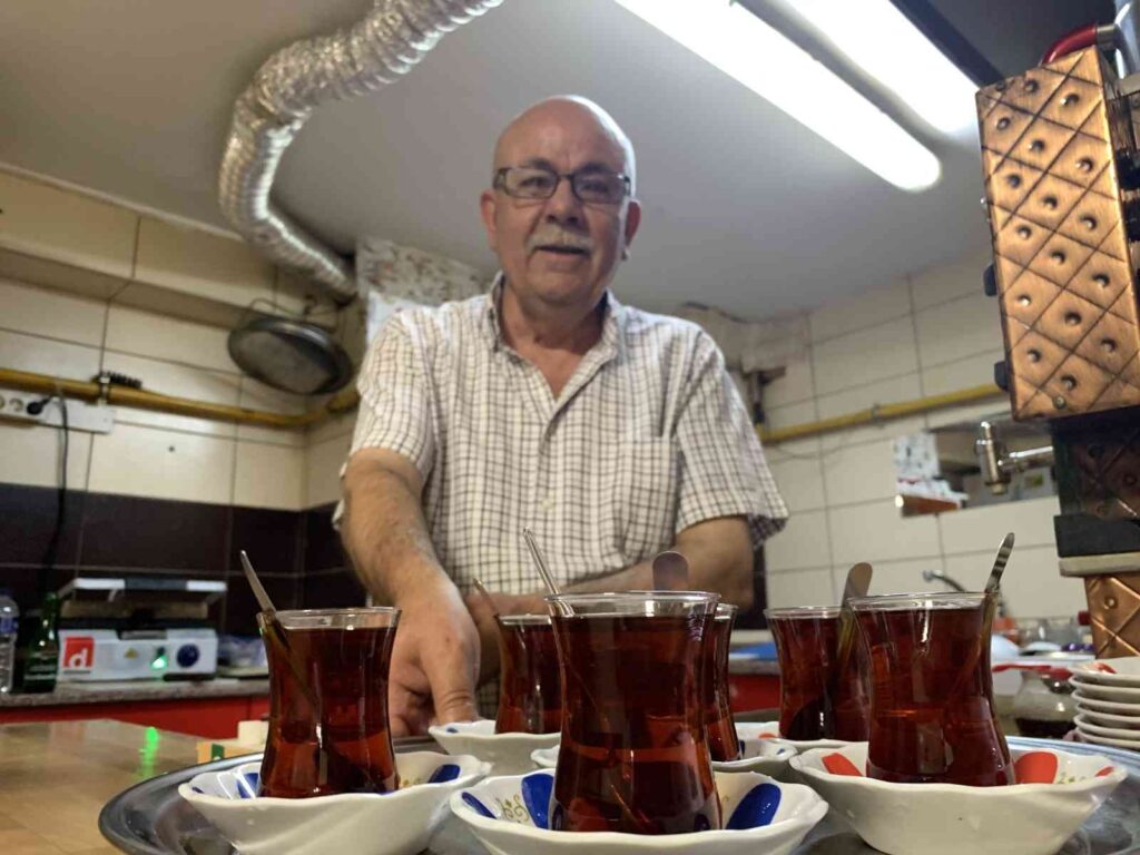 (Özel) 58 Yıldır Günde 20 Bardak İçi̇yor