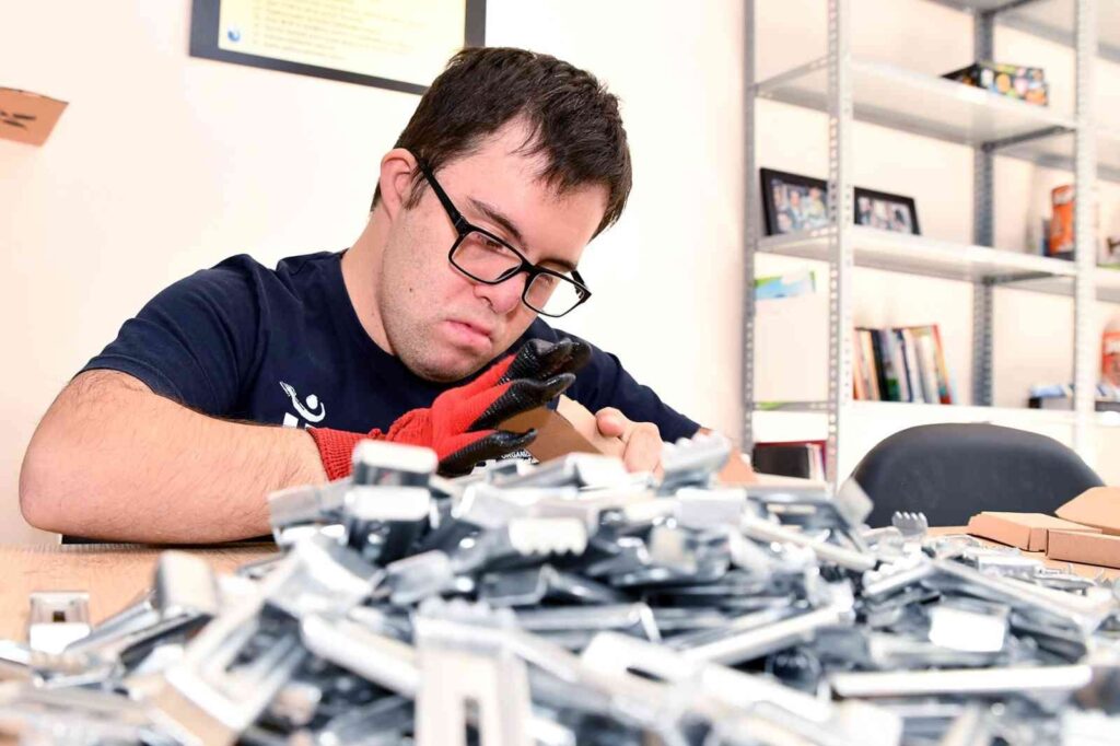 Özel Bi̇reyleri̇n Elleri̇nden 12 Buçuk Mi̇lyon Parça Çıktı