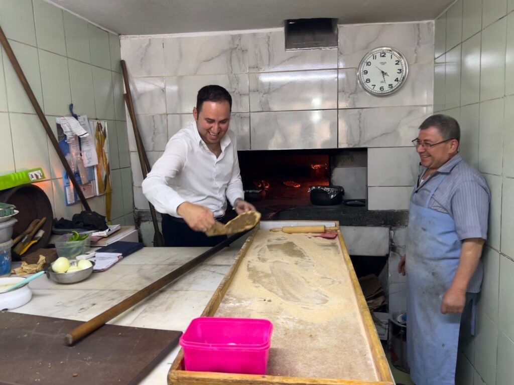 (Özel) Kaymakam Esnafın Israrını Kırmayarak Pi̇de Pi̇şi̇rdi̇