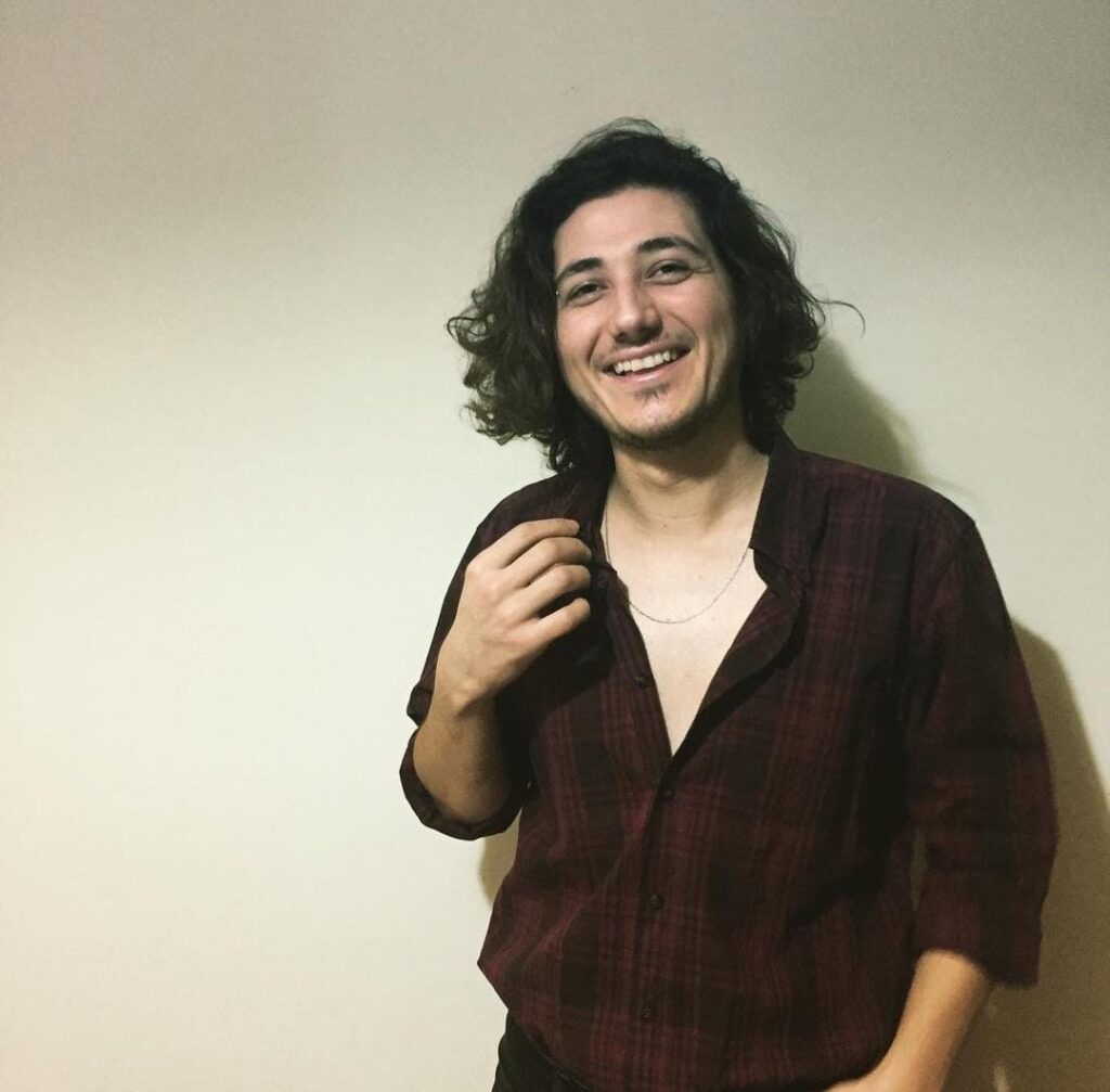 Parkta Çıkan Kavgada Bıçaklanan 24 Yaşındaki̇ Genç Hayatını Kaybetti̇