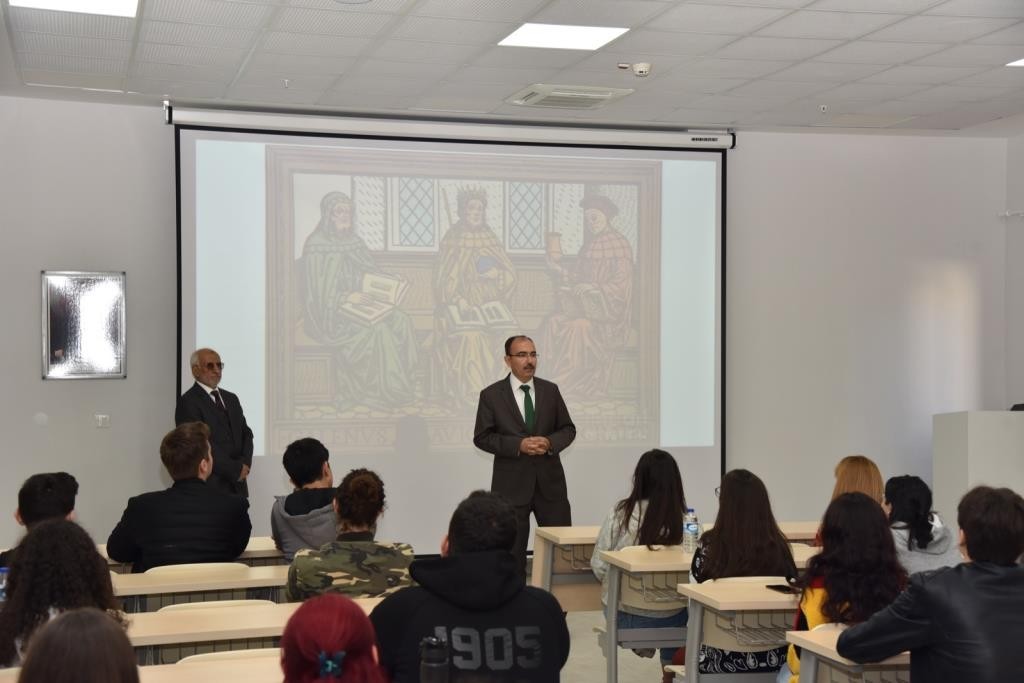 Rektör Beydemi̇r, Tıp Fakültesi̇ Öğrenci̇leri̇ne İlk Dersi̇ Verdi̇