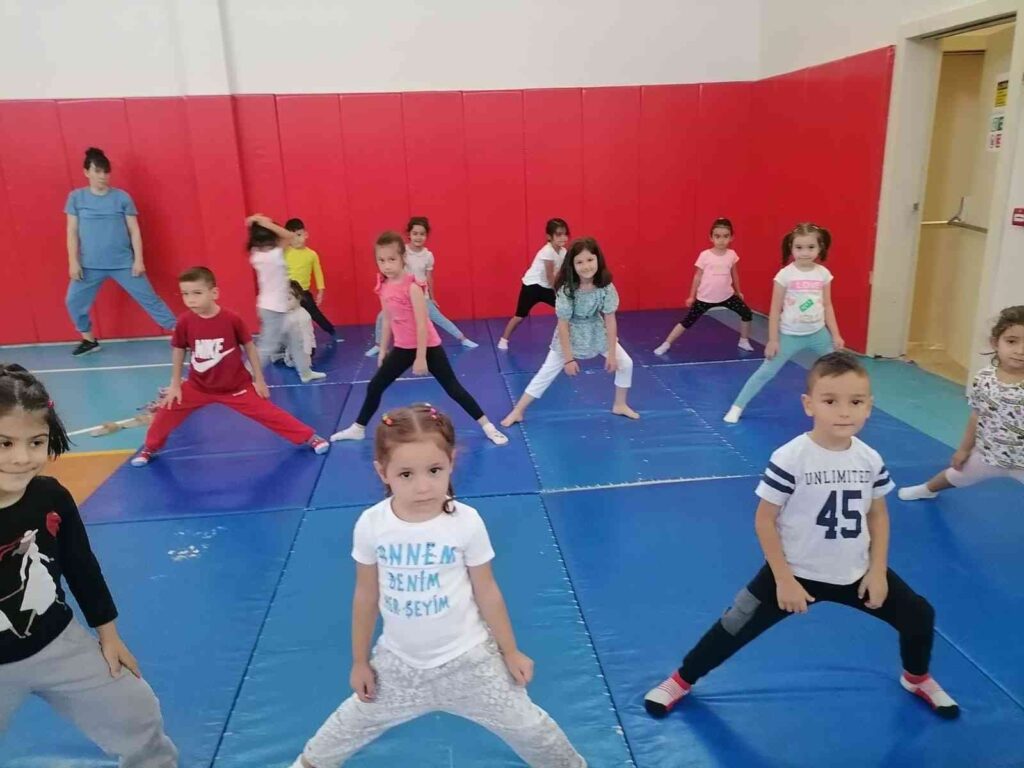 Sandıklıda Spor Eği̇ti̇mleri̇ 9 Farklı Branşta Bi̇n 200 Sporcu İle Devam Edi̇yor