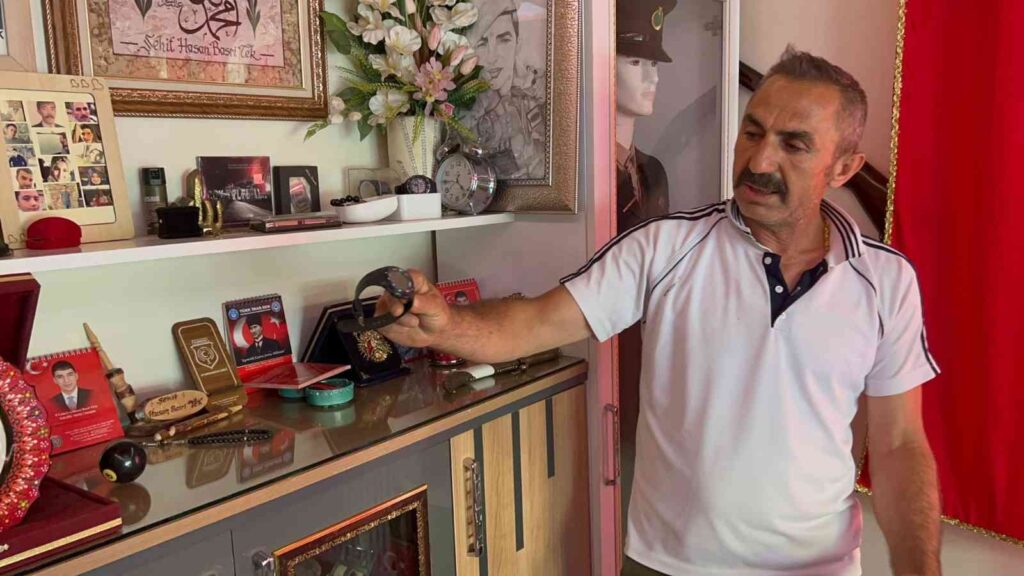 Şehi̇t Amcası Gözyaşlarını Gi̇zleyerek Bölücü Terör Örgütüne Unutulmayacak Mesajı Verdi̇: