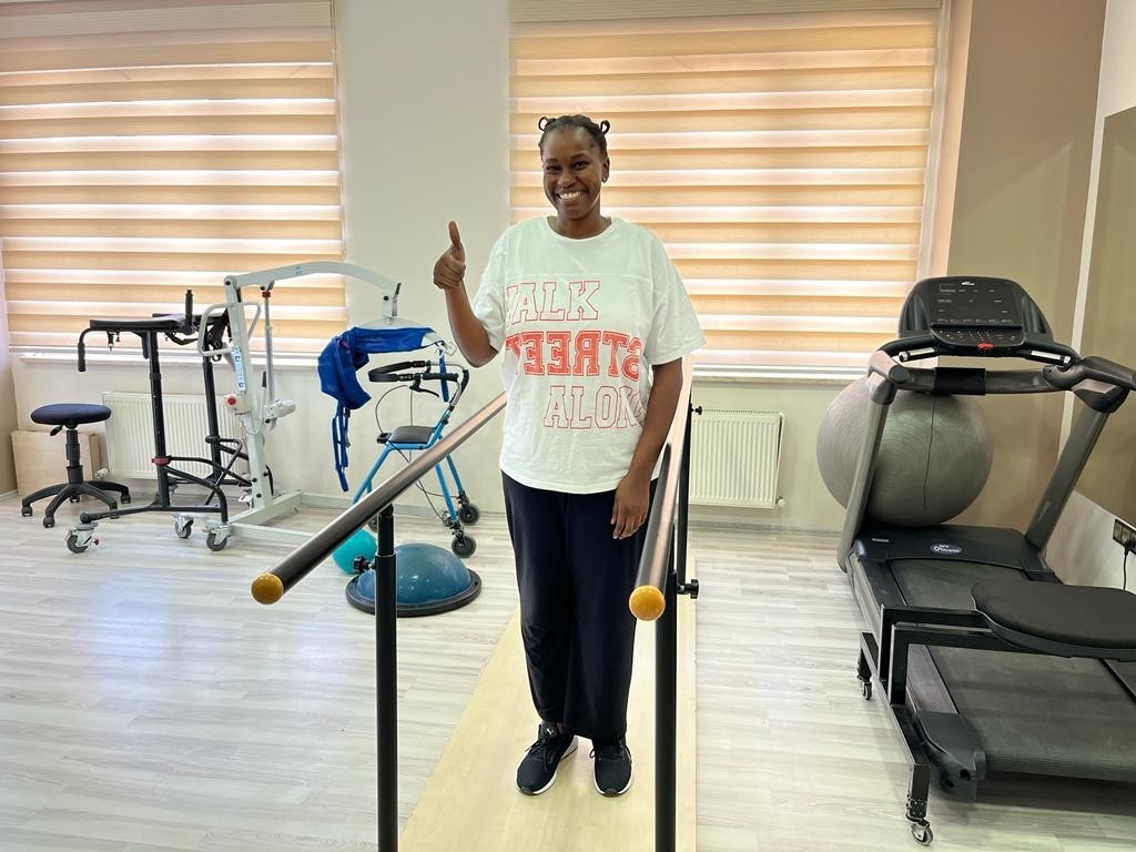 Senagalde Geçi̇rdi̇ği̇ Kazanın Tedavi̇si̇ni̇ Türki̇yede Buldu