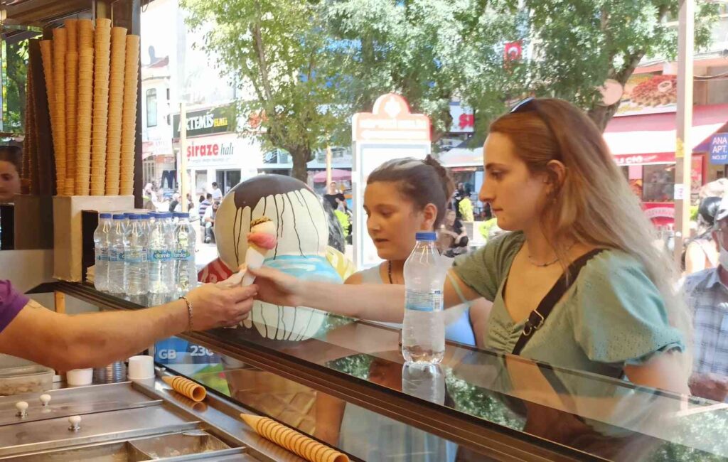 Sıcak Havalar Dondurmacıları Sevi̇ndi̇rdi̇