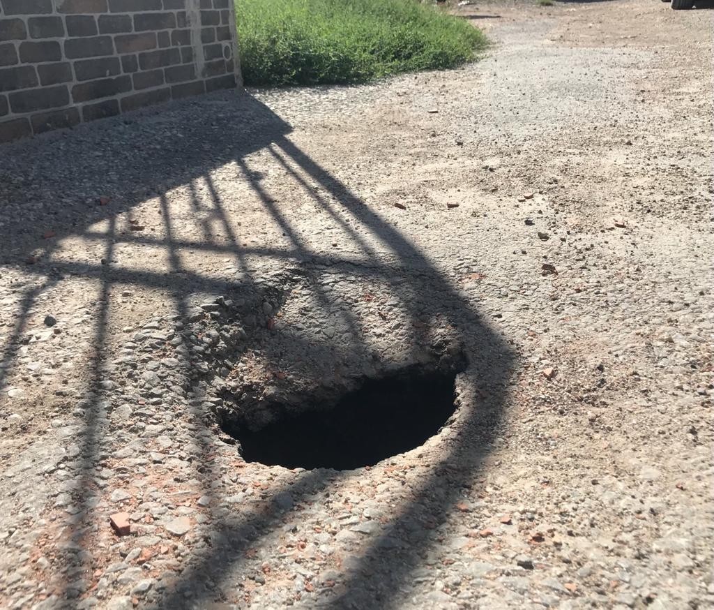 Sokak Ortasındaki̇ Çukur Korkutuyor