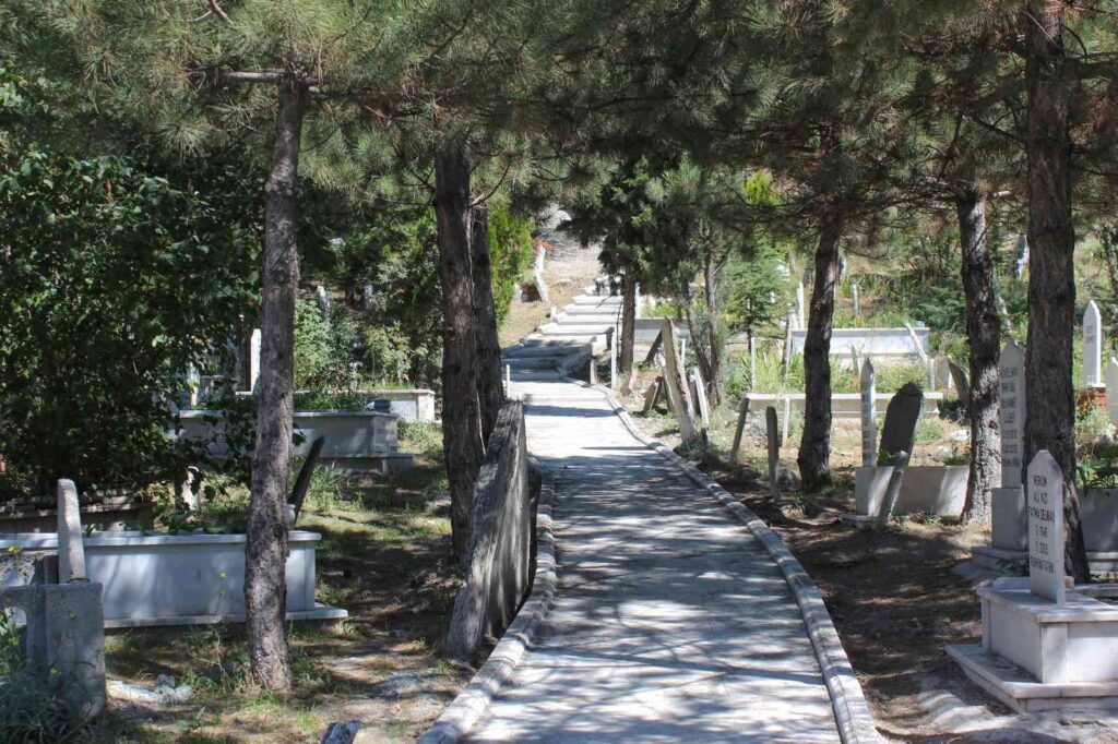 Sultanbağı Mezarlığında Çalışmalar Sürüyor