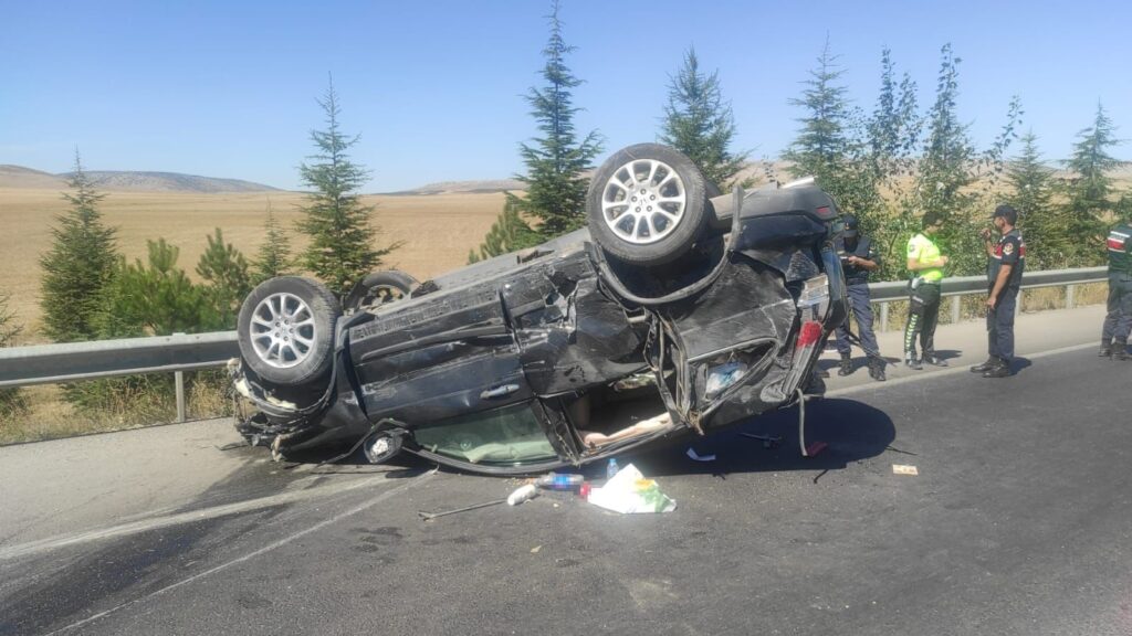 Takla Atan Otomobi̇l Ters Döndü: 4 Yaralı