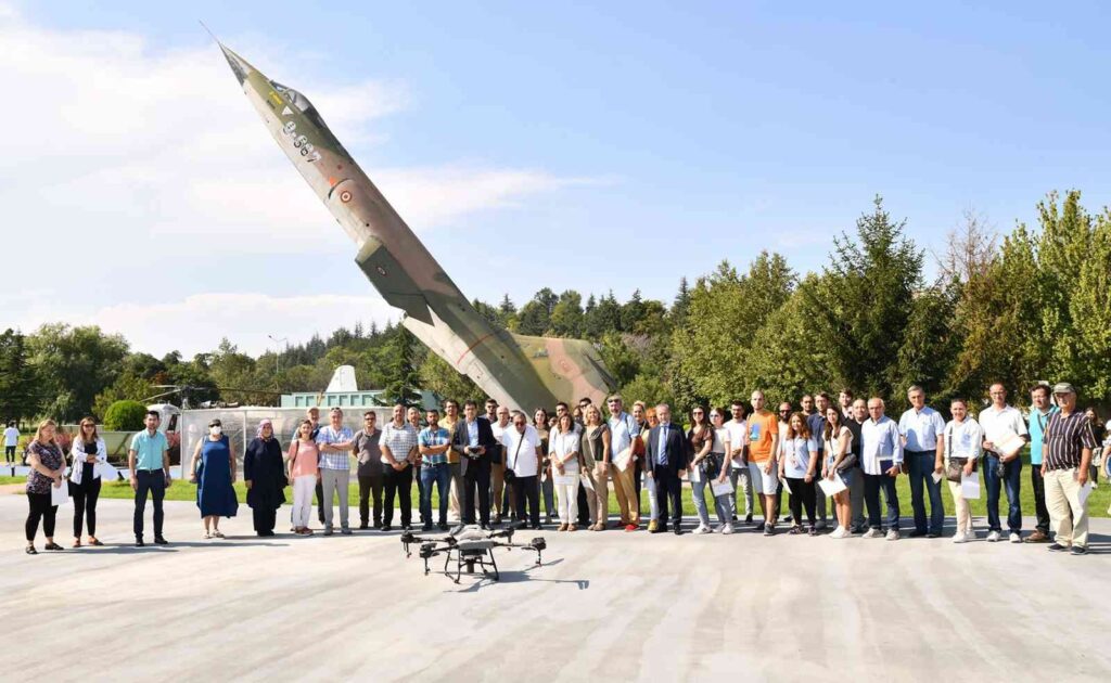 Tarımsal İlaçlamada İha Kullanım Eği̇ti̇mi̇