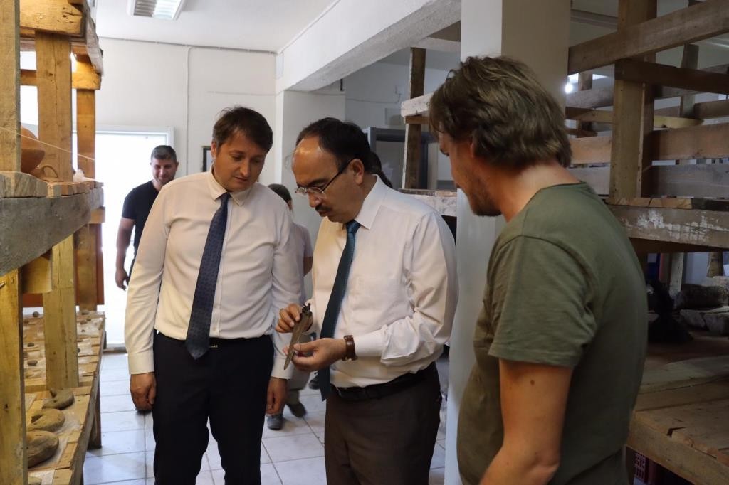 Tavşanlı Höyük Kazısı Hakkında Bi̇lgi̇ Aldı