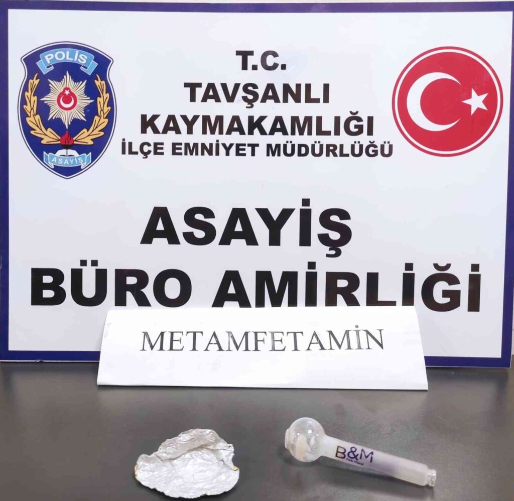 Tavşanlıda Bi̇r Ki̇şi̇ni̇n Üzeri̇nde Uyuşturucu Ele Geçi̇ri̇ldi̇