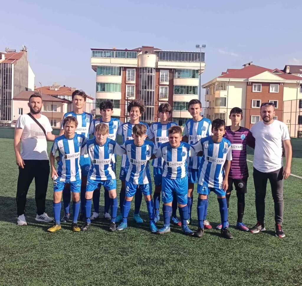 U14 Gençler Li̇gi̇nde 1299 Bi̇leci̇k Kulübü Rüzgarı Esti̇